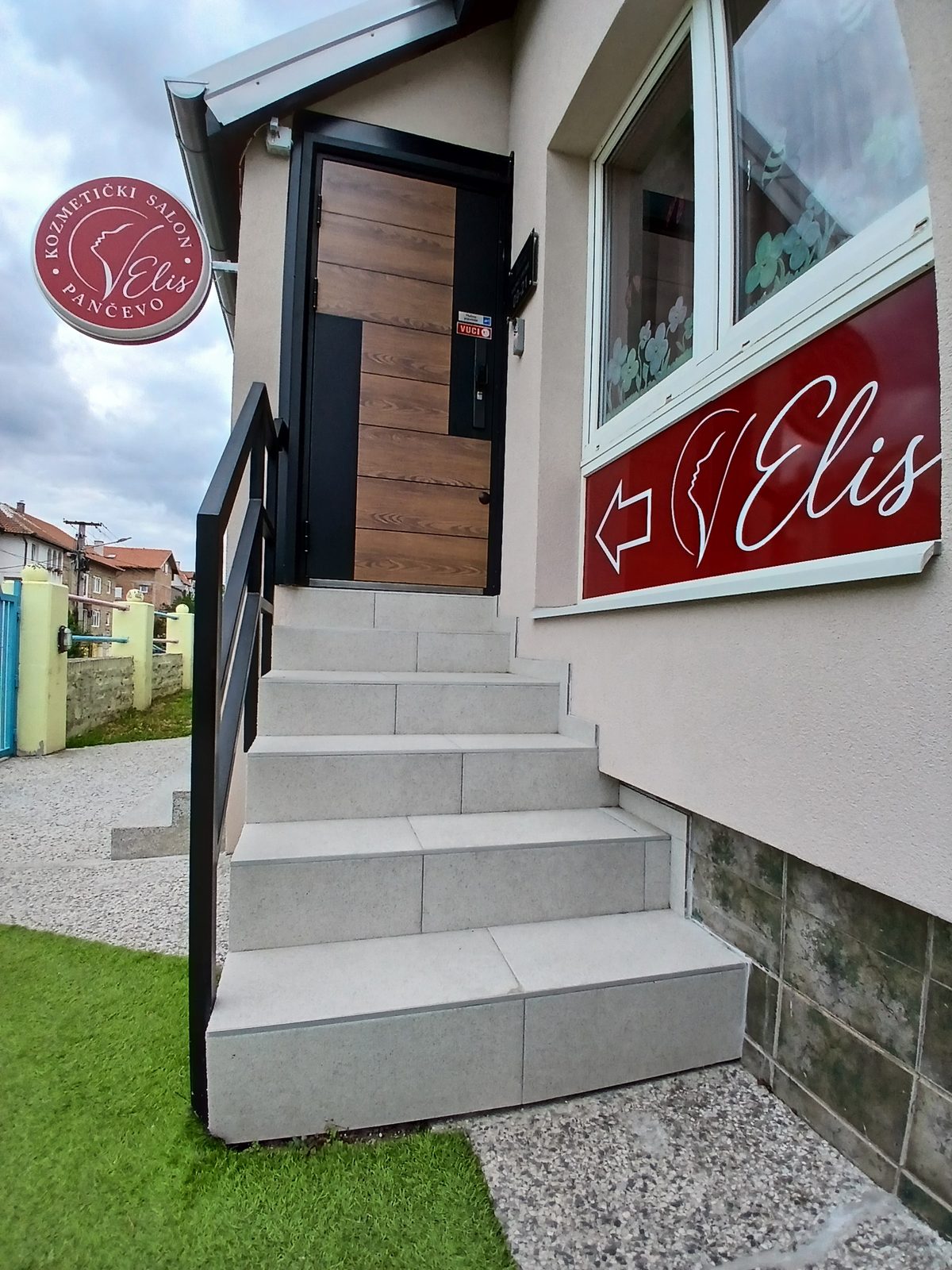 Ulaz u kozmetički salon Elis Skin Legacy u Pančevu